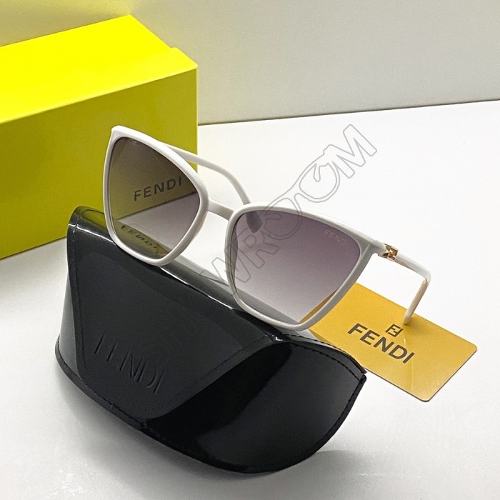 Женские солнцезащитные очки Fendi (0433) белые