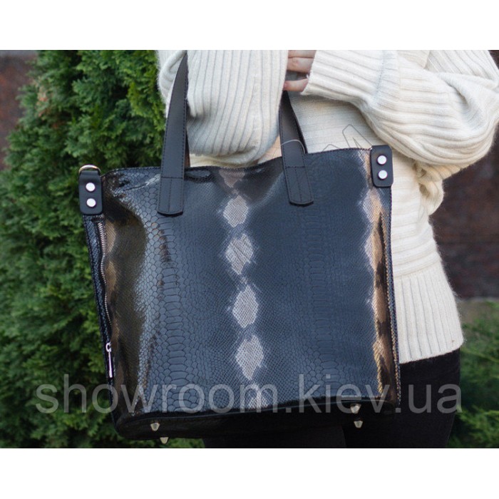 Женская стильная сумка под рептилию Laura Biaggi (54-09) черная